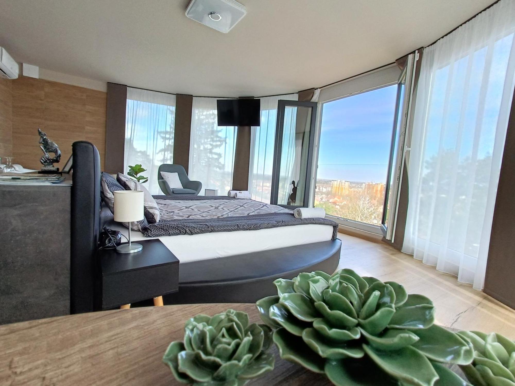 West Panorama Penthouse - Apartment With A Fantastic View Of The City Szombathely Ngoại thất bức ảnh