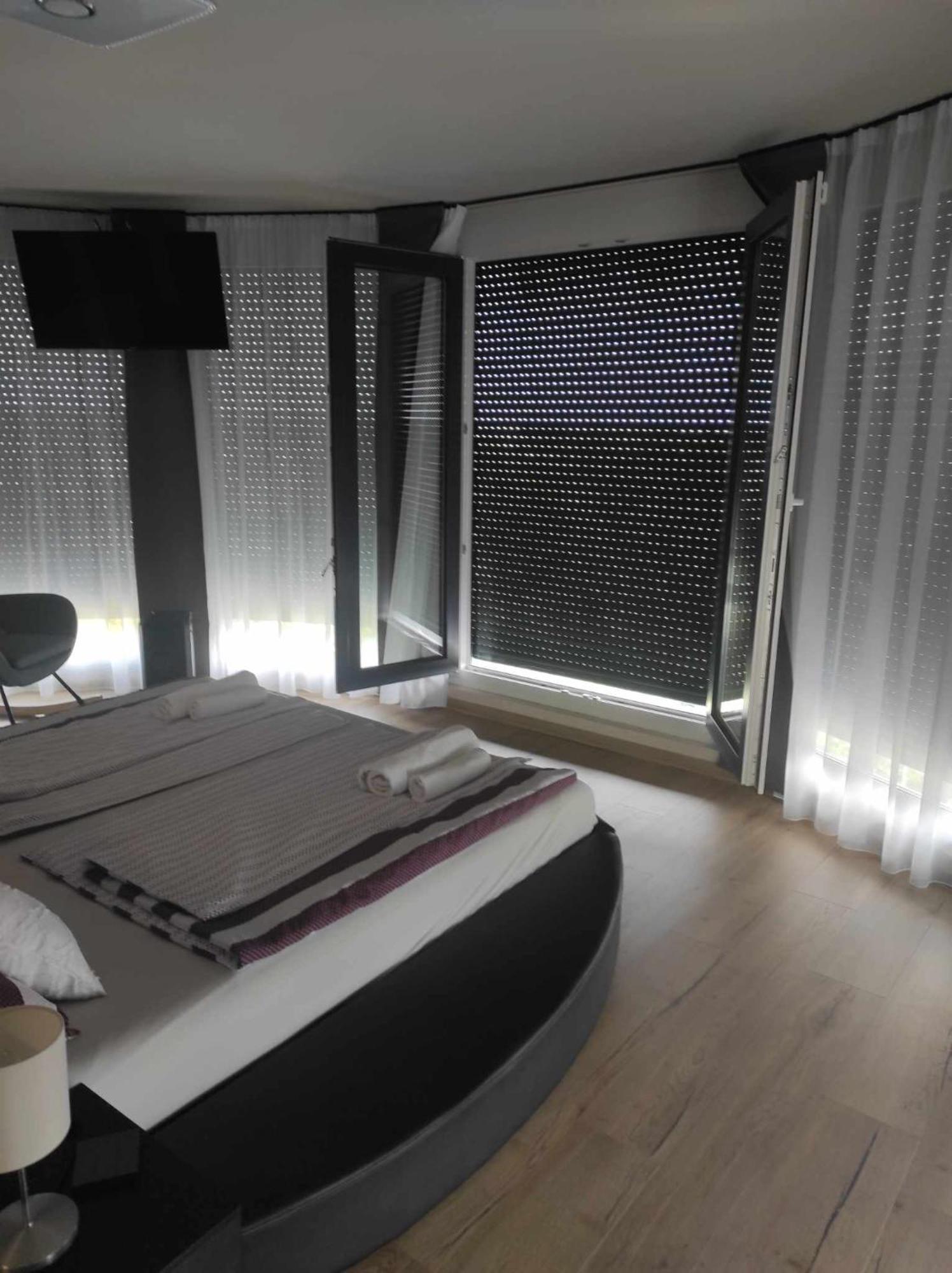 West Panorama Penthouse - Apartment With A Fantastic View Of The City Szombathely Ngoại thất bức ảnh